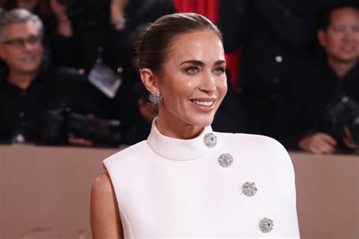 Unveiling the Enduring Bond of Emily Blunt and Anne Hathaway