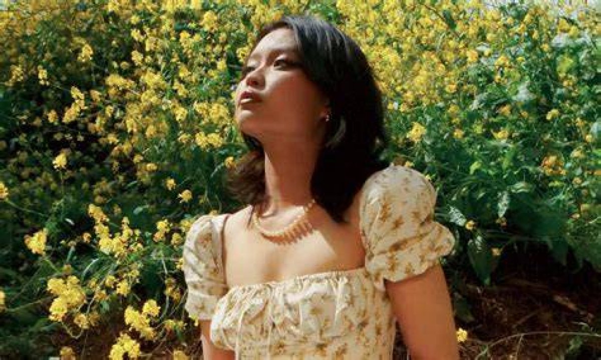 What Is Singer Lyn Lapid?