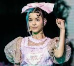 Zoomblog | Melanie Martinez- Bio, Age, Songs, Net Worth, Boyfriend, Height, Career